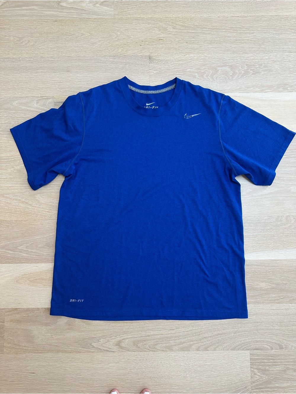 NIKE - MEN'S SHORT SLEEVE TOP - SIZE LARGE